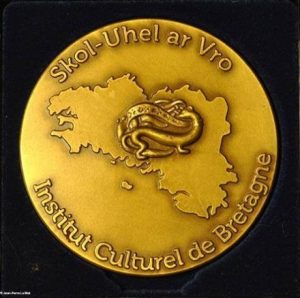 Oberoł ha kinnigoł ober evit sevenadur Breizh e 2004-2005
